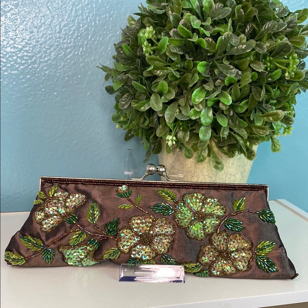 Beaded Floral Kiss lock Clutch